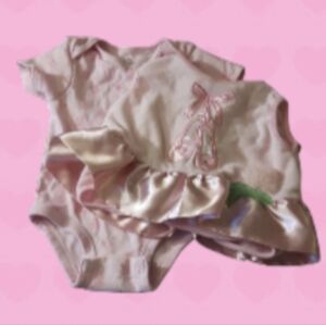 size 18M two-piece ballerina onesie an bib